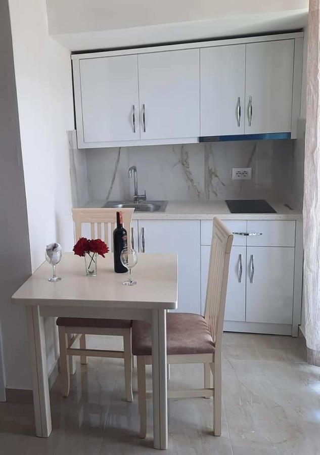 Green Apartments Ксамил Екстериор снимка
