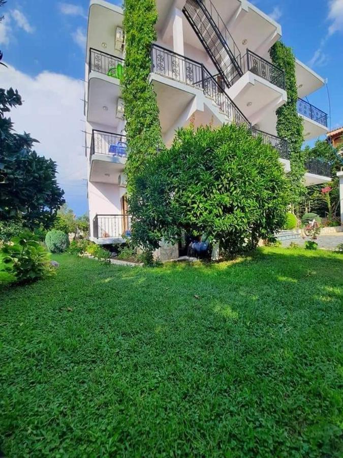 Green Apartments Ксамил Екстериор снимка